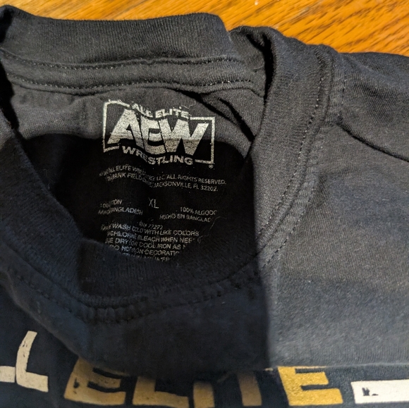 American Eagle Outfitters Black and Gold AEW T-Shirt - Picture 2 of 3